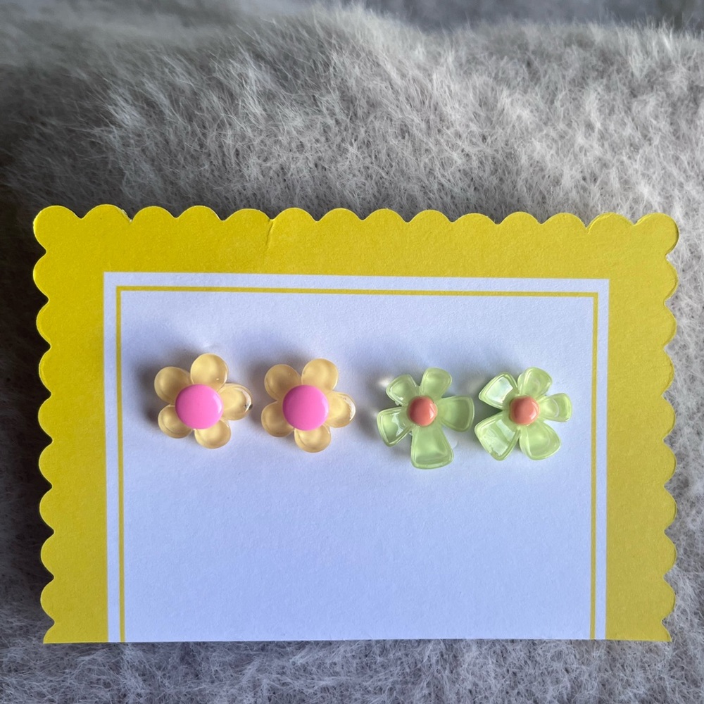🌼Bundle of 2 Flowers Earrings🌼